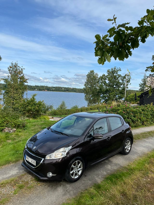 Peugeot 208 2012