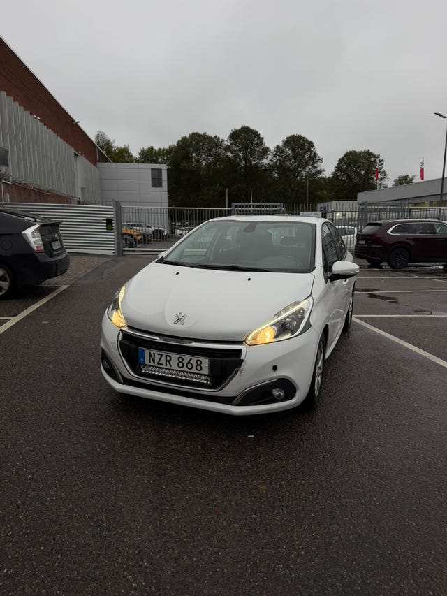 Peugeot 208 2016