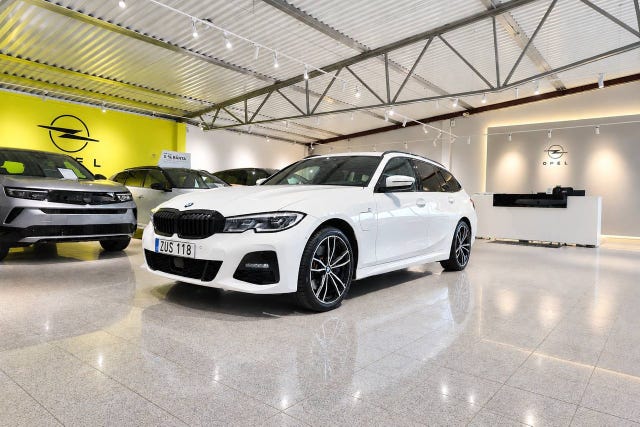 BMW 330e 2021