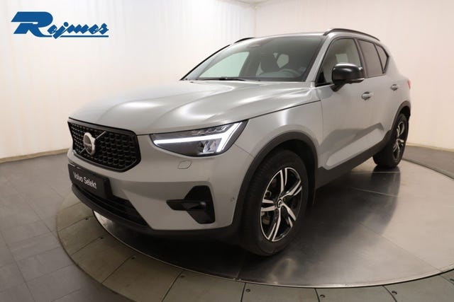 Volvo XC40 2025
