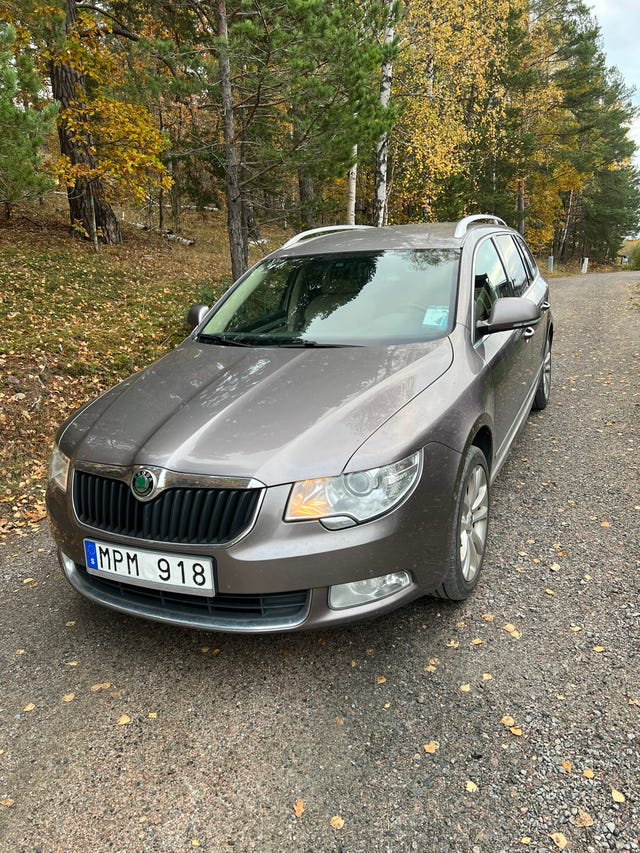 Skoda Superb 2011