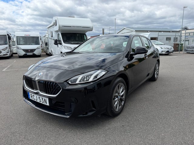 BMW 120i 2026 – bild 3
