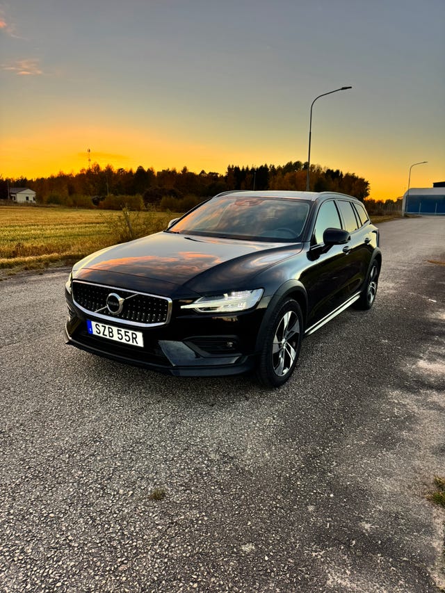 Volvo V60 Cross Country 2021
