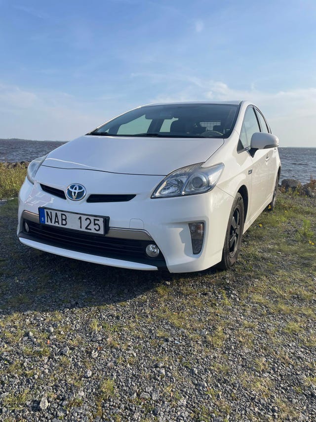 Toyota Prius Plug-in Hybrid 2012
