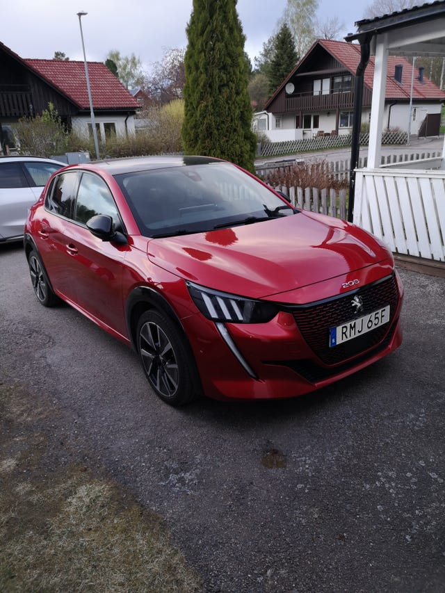 Peugeot e-208 2021