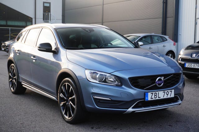 Volvo V60 Cross Country 2018 – bild 4