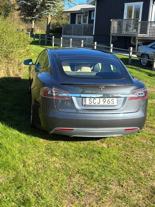 Tesla Model S 2015