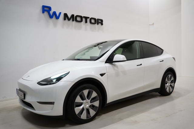 Tesla Model Y 2024