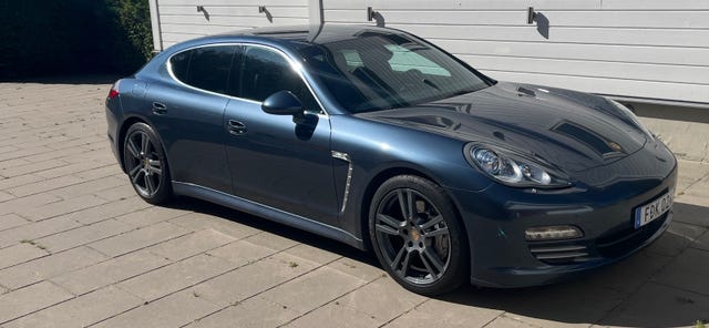 Porsche Panamera 4S 2010