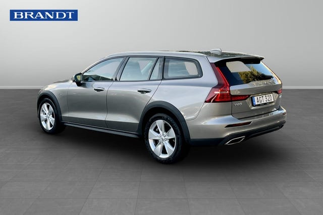 Volvo V60 Cross Country 2022 – bild 2