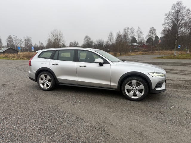 Volvo V60 Cross Country 2021 – bild 3