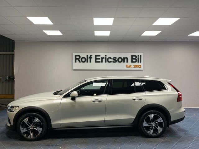 Volvo V60 Cross Country 2021 – bild 2