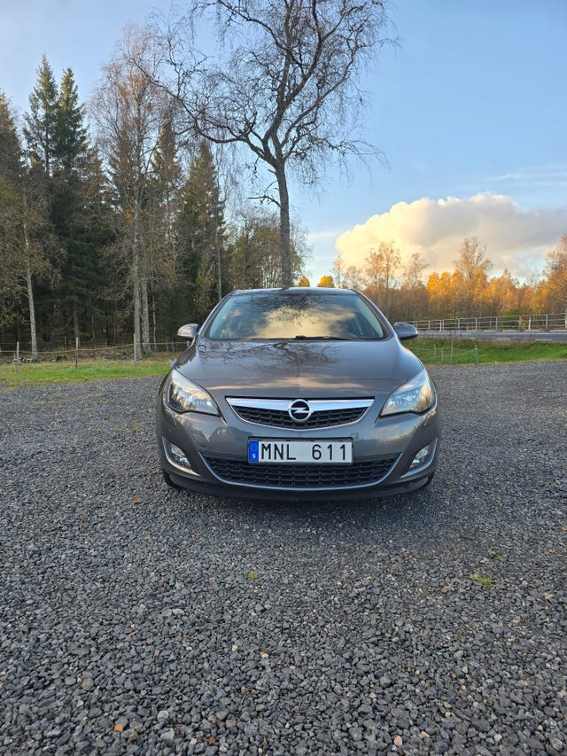 Opel Astra 2012