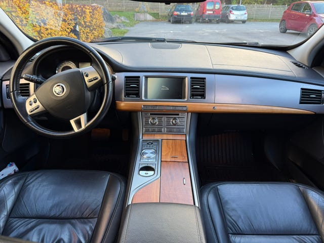 Jaguar XF 2011