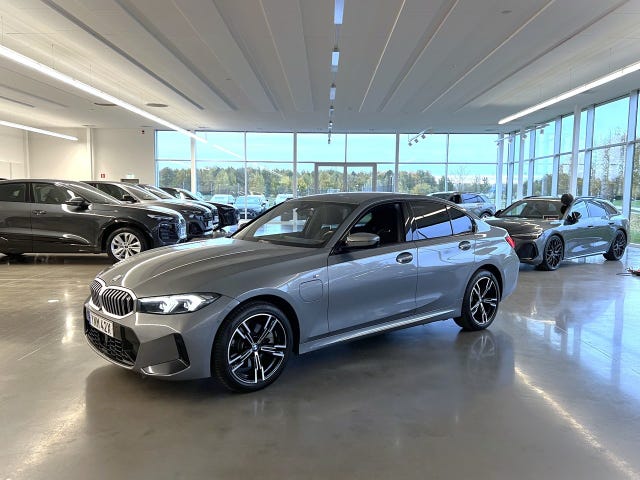 BMW 330e 2025