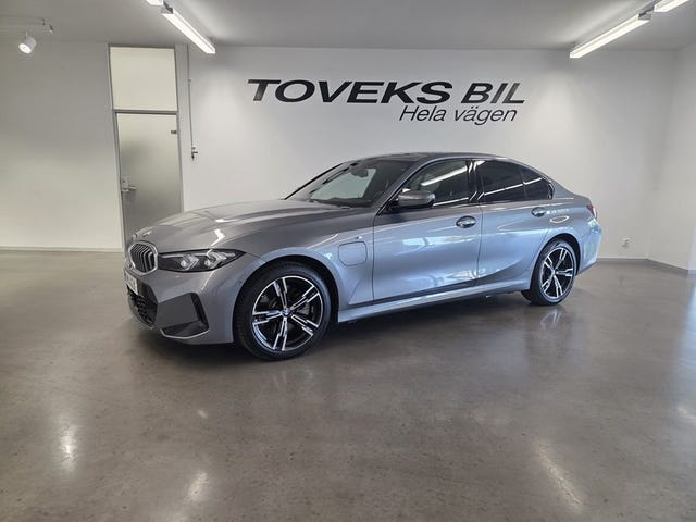 BMW 330e 2025
