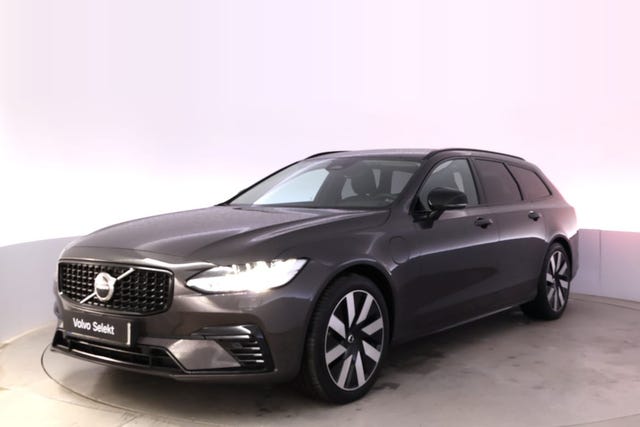Volvo V90 2025