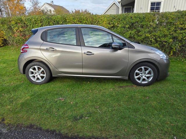 Peugeot 208 2014