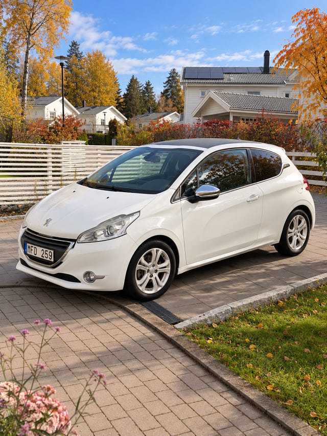 Peugeot 208 2012