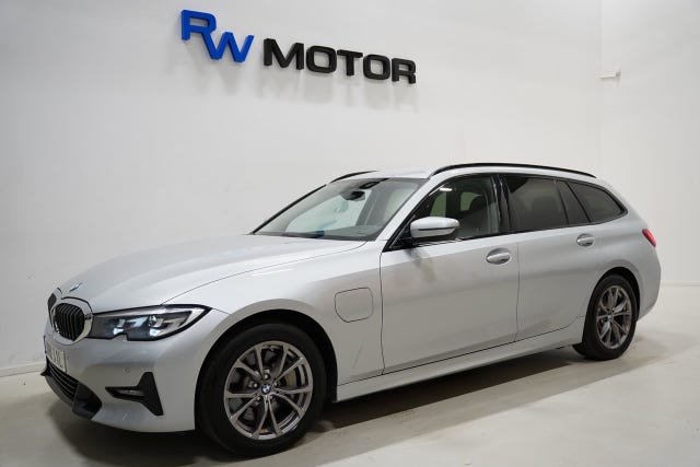 BMW 330e 2021