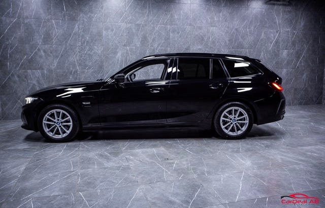 BMW 330e 2023