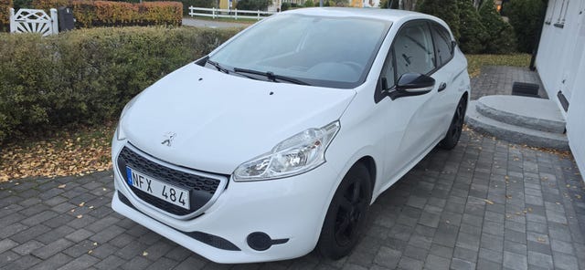 Peugeot 208 2012