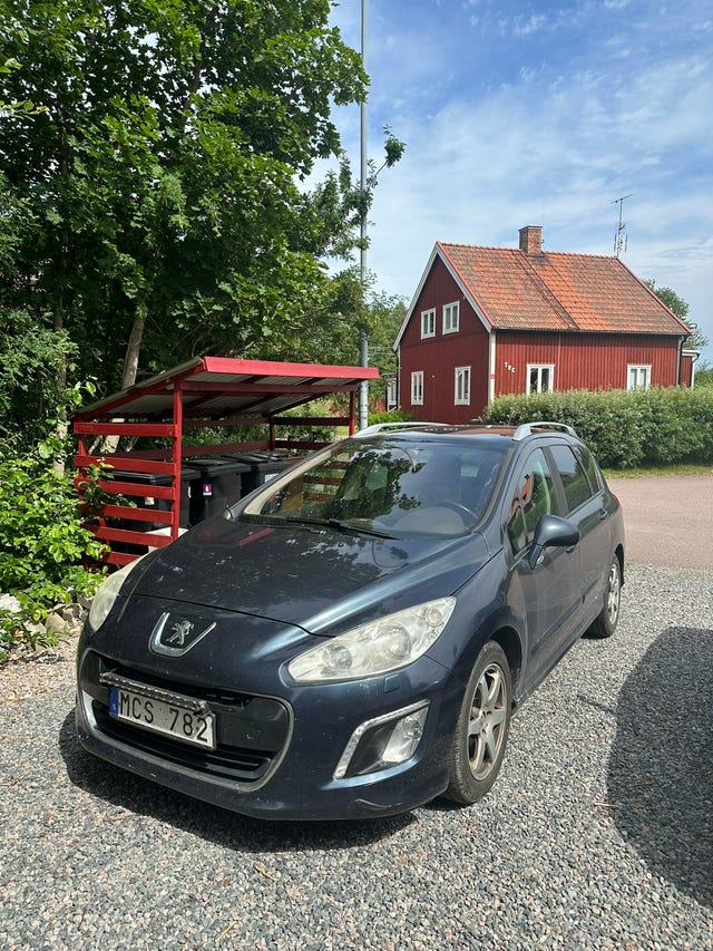 Peugeot 308 SW 2011