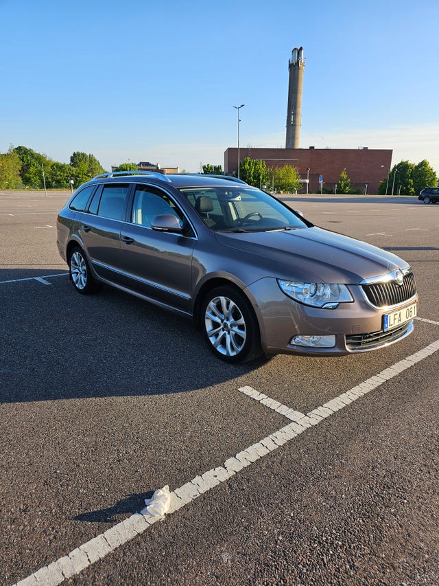Skoda Superb 2011
