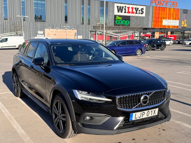 Volvo V60 Cross Country 2021