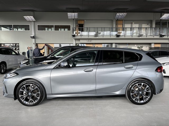 BMW 120 2026 – bild 3