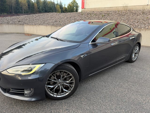 Tesla Model S 2019