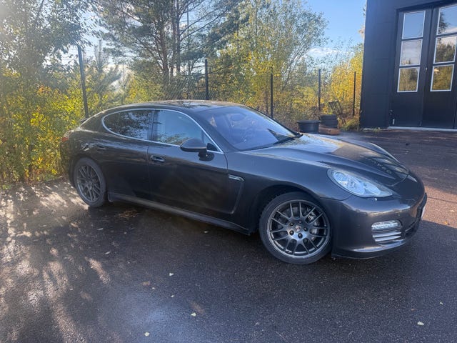 Porsche Panamera 4S 2010