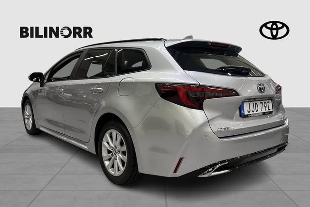 Toyota Corolla 2024 – bild 3