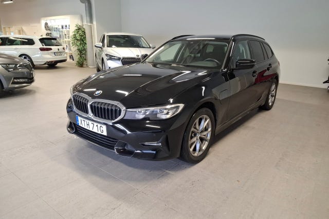 BMW 330e 2021