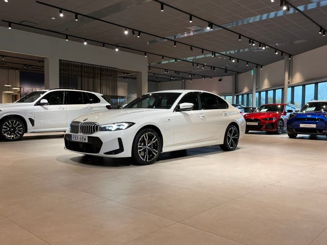 BMW 330e 2025