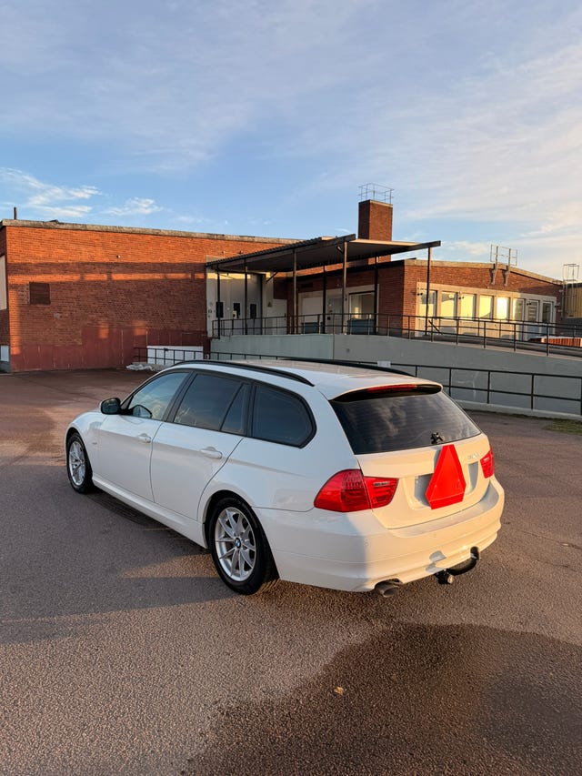 BMW 318d 2011 – bild 4