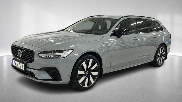 Volvo V90 2025