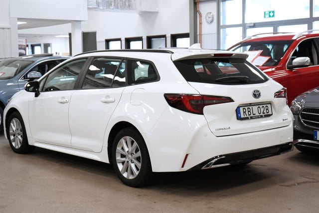 Toyota Corolla 2024 – bild 3