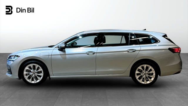 Skoda Superb 2025 – bild 2