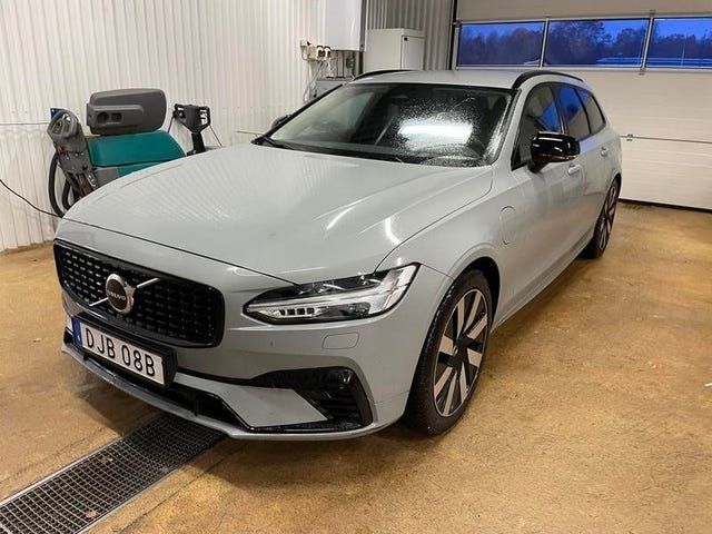 Volvo V90 2025