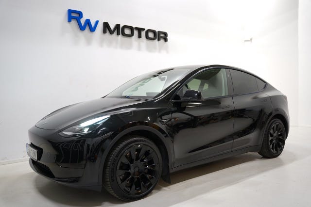 Tesla Model Y 2025