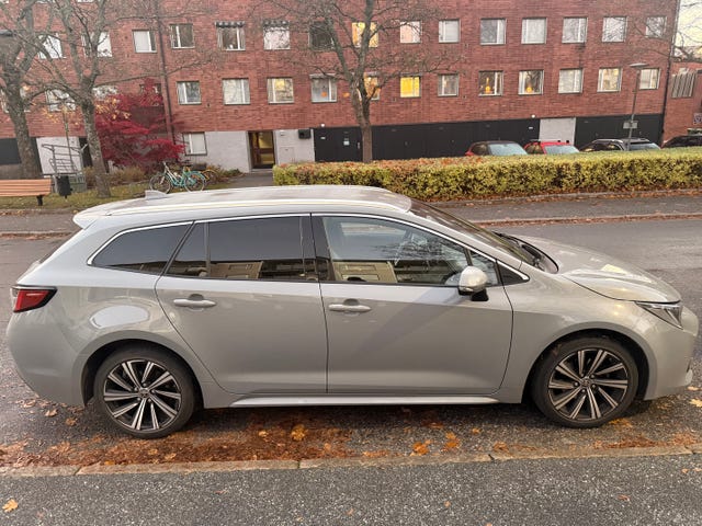 Toyota Corolla 2022 – bild 2