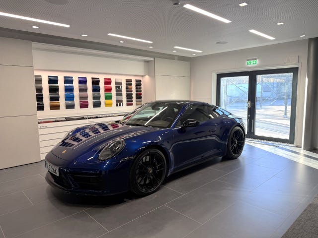 Porsche 911 Carrera 4 GTS 2022