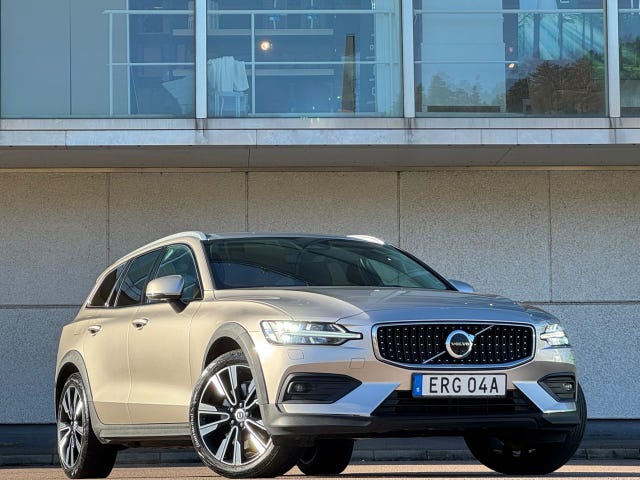 Volvo V60 Cross Country 2023