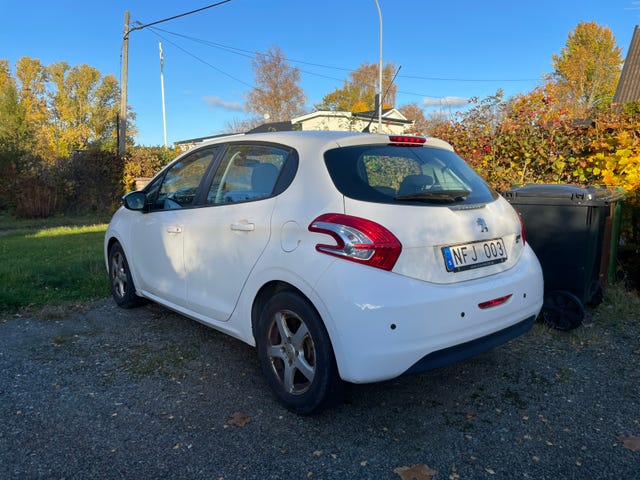Peugeot 208 2012