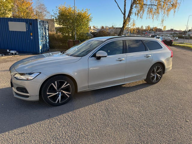 Volvo V90 2022