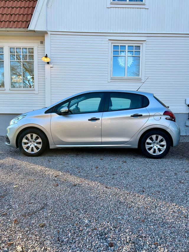 Peugeot 208 2015