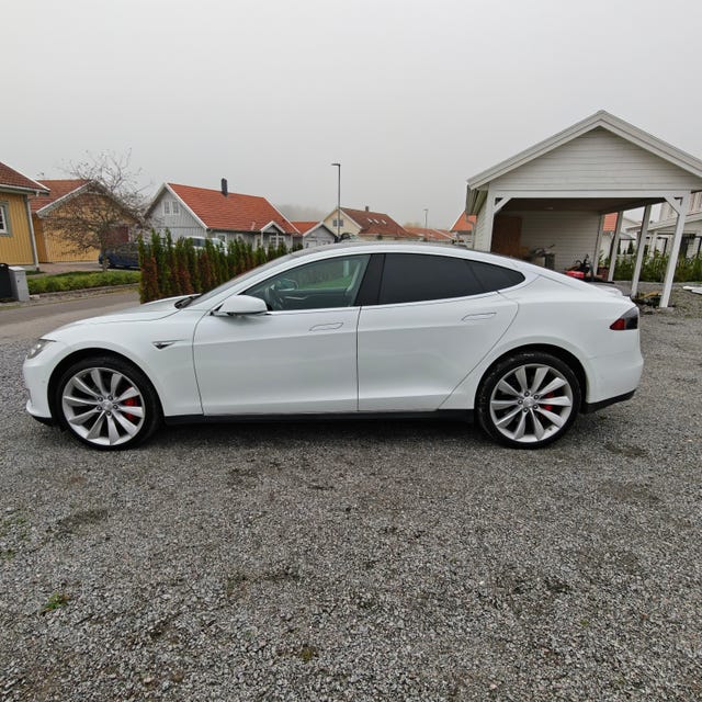 Tesla Model S 2015