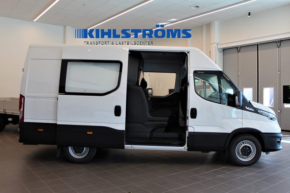 IVECO Daily – 35S18HA8V · 16m3 · SNOEKS CREW VAN · 6 Sittplatser hos Kihlströms Stockholm