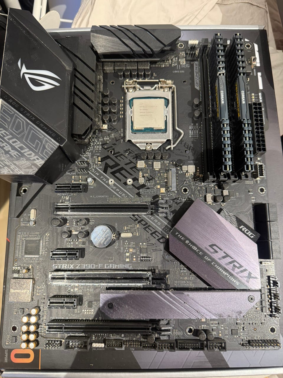 Intel i9-9900K + ASUS ROG Strix Z390-F + 32GB DDR4 3200MHz | Blocket